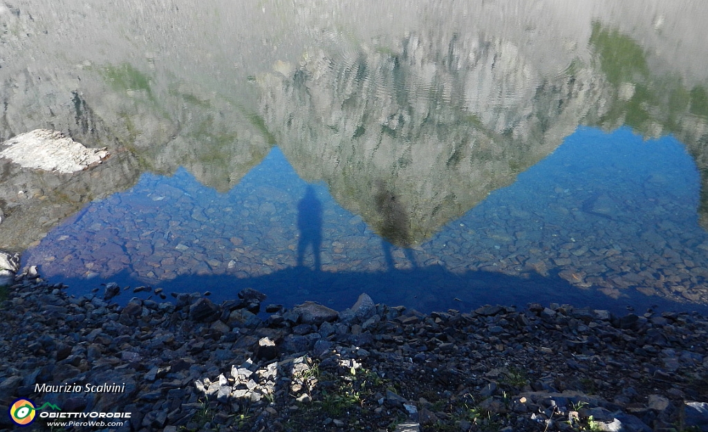 07 Si specchia nel Lago Rotondo.JPG